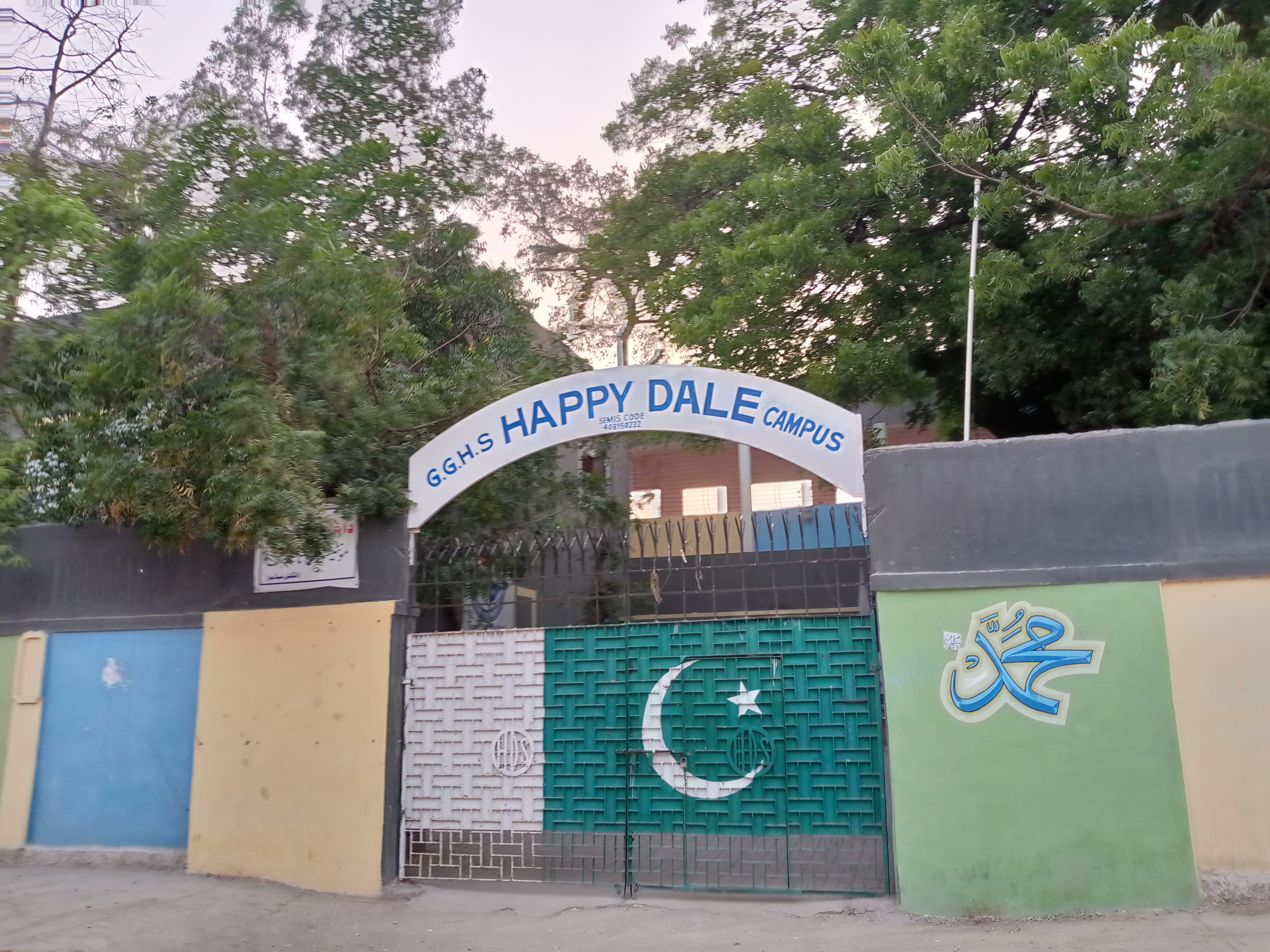 Happy Dale Grammar School — Nazimabad
