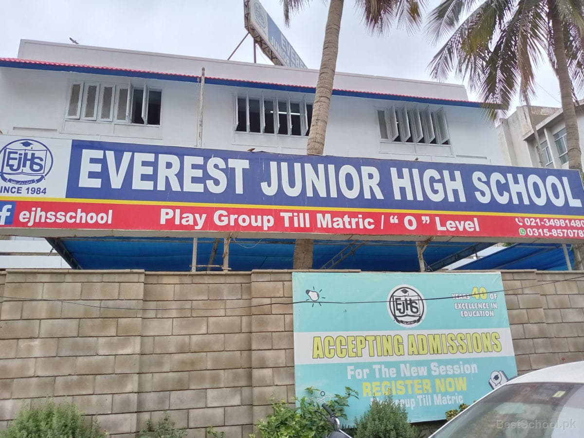 Everest Junior High School — Gulshan-e-Iqbal